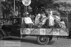 Lastebil med frisørlærlinger fra Stavanger Tekniske Aftensko