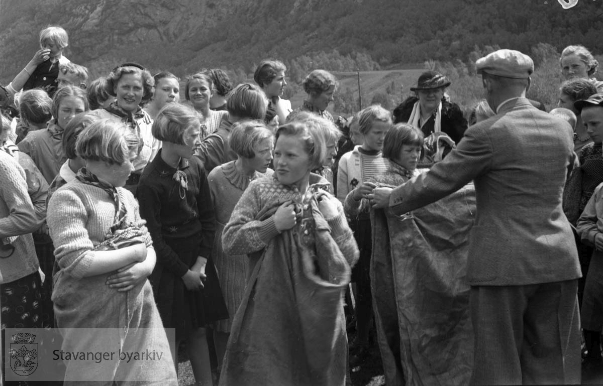 Metodistkirkens søndagsskole sin tur til Frafjord .Barn i lek