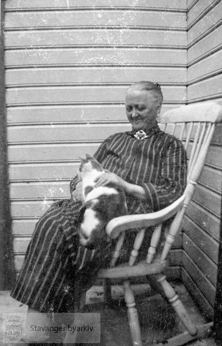 .....NB! Dette fotografiet er sannsynligvis tatt av Hans Henriksen. Gard Paulsens og Hans Henriksens arkiver ble avlevert sammen. Sjansen er stor for at enkelte bilder har blitt blandet sammen.