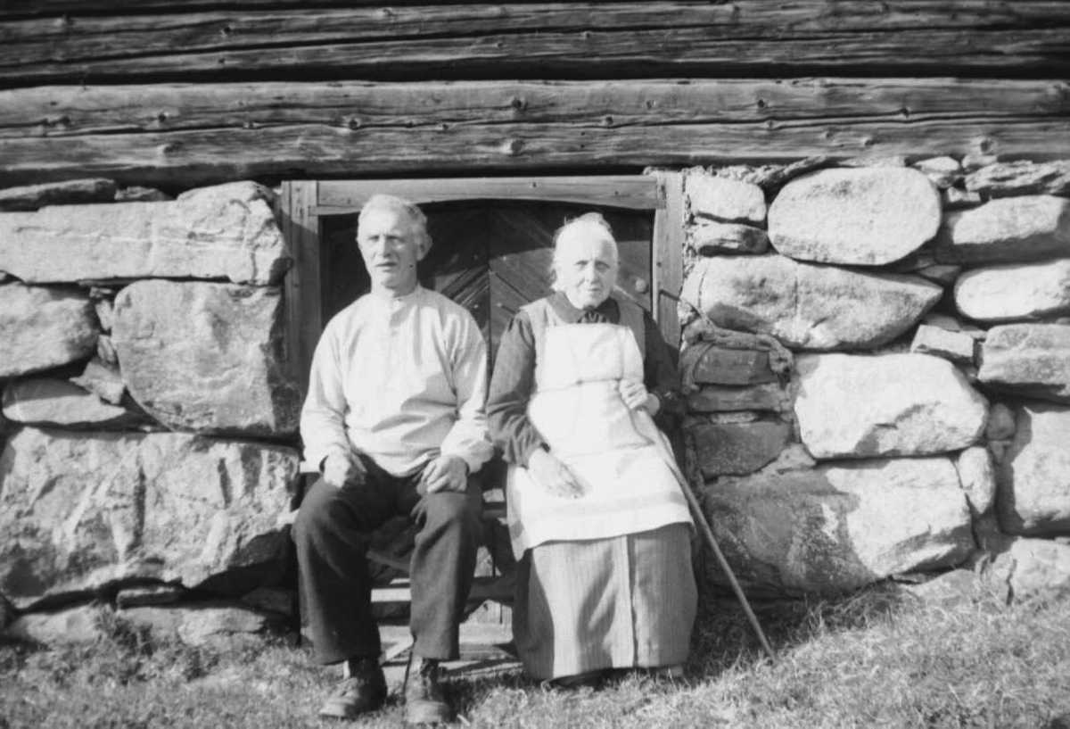 Andreas Jørstad og moren Agnete Jørstad på Søre Jørstad