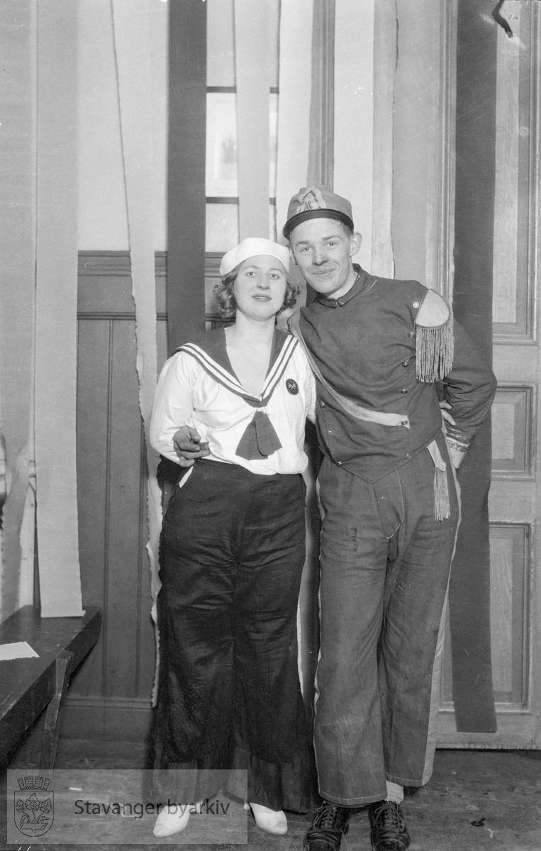 Fra kostymeball eller karneval , (muligens i Oslo)