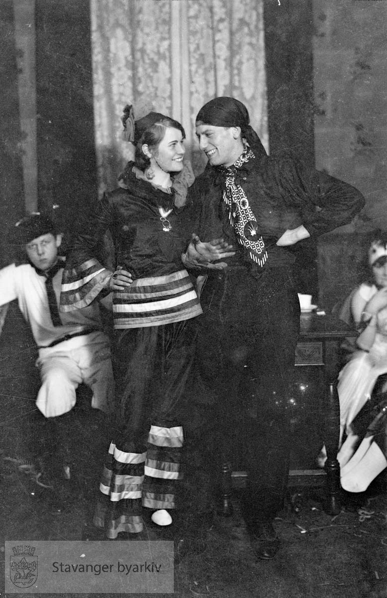 Fra kostymeball (muligens Oslo?)