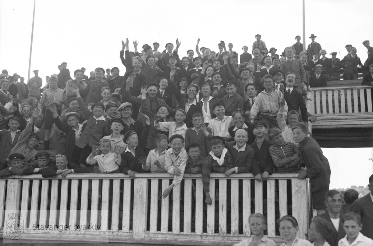 Friidrettsstevne for gutter, Stavanger stadion.Tilskuere