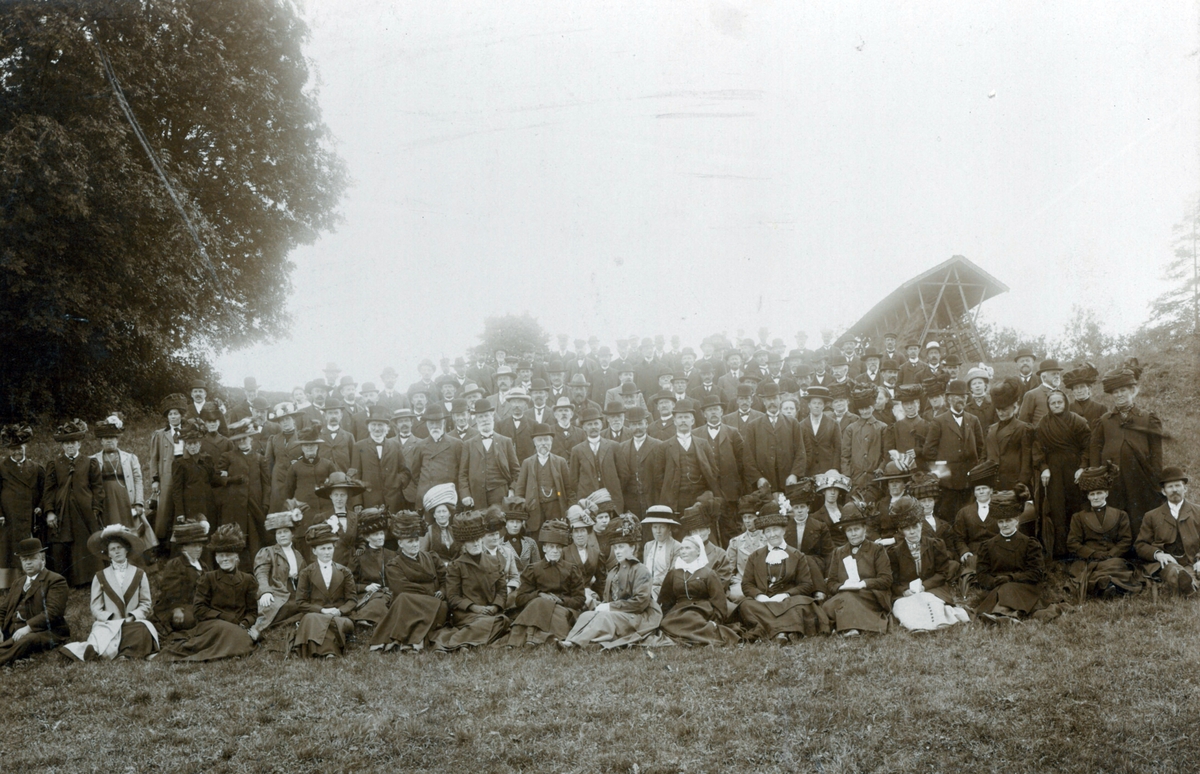 Bilder etter Baker Ulrichsen. Fra årene 1895 – 1942. Holdt til i Storgata 92 i Porsgrunn.