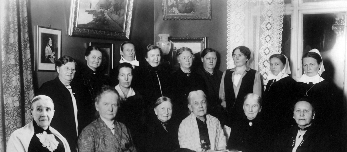 Bilder etter Baker Ulrichsen. Fra årene 1895 – 1942. Holdt til i Storgata 92 i Porsgrunn.
