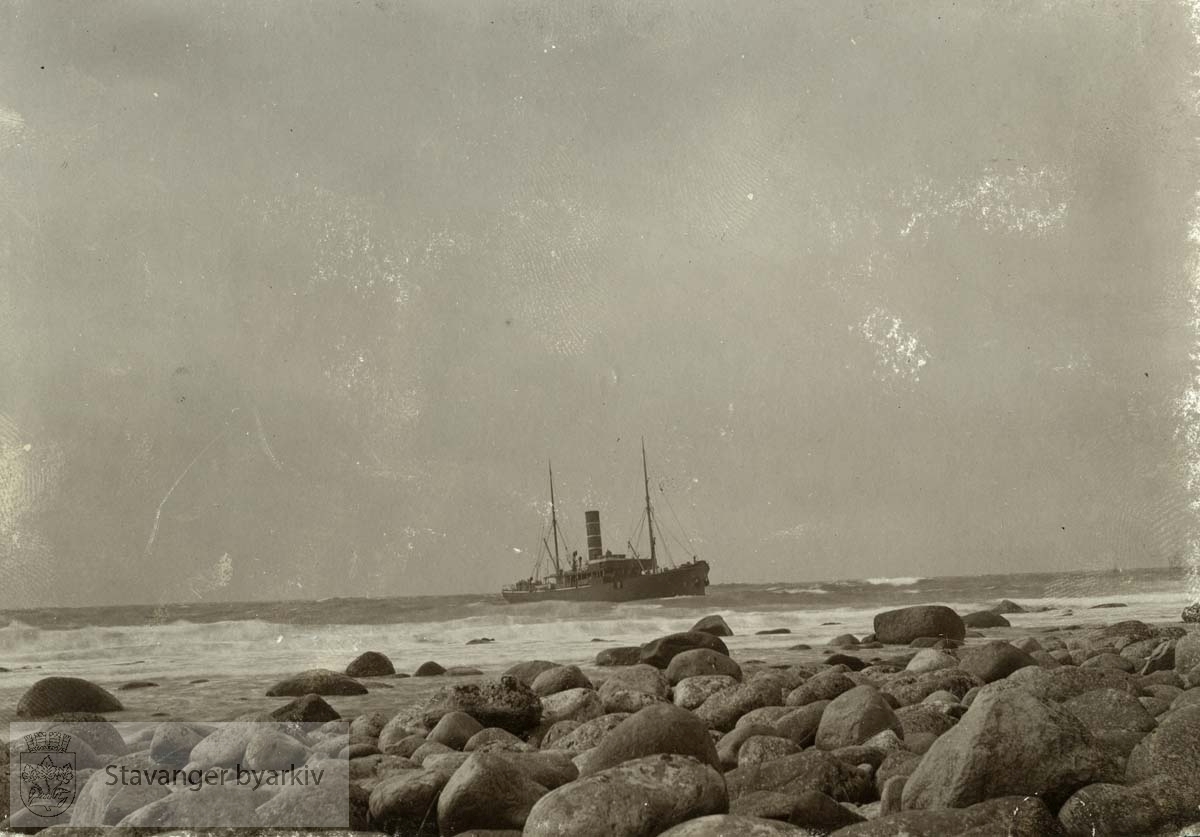 "Landkjending af Haars Strand. Aftrukket 8. juni 1907...Assureret for: 300 000.Bjergeløn: 80 000.Taxt: 200 000.Reperationens kostende: 100 000