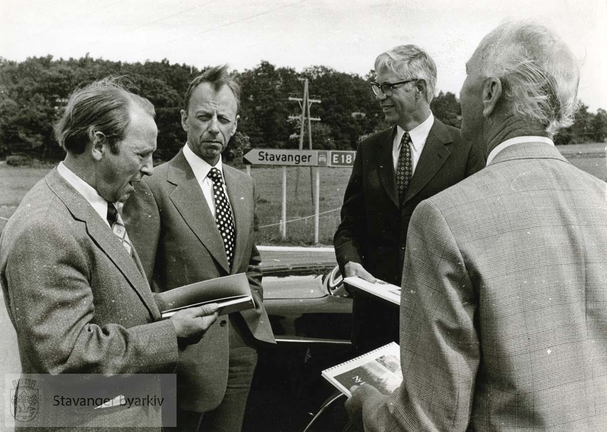 Arne Rettedal, Konrad Knutsen, veisjef i Rogaland, Chester Danielsen og en mann til.