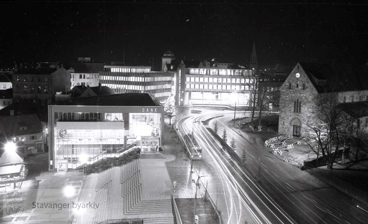 Fra Ankerbygget: Torget, Stavanger Sparekasse, Hetland Sparebank, Norges Bank, Stavanger Domkirke.