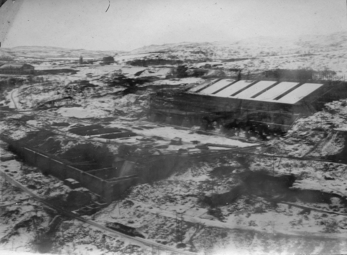 Seperasjonsverket fotografert fra dampsentralpipa, Kirkenes 1909.