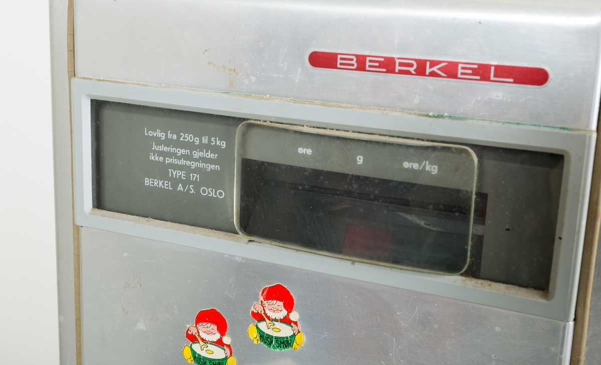 Elektrisk butikkvekt i polert stål.