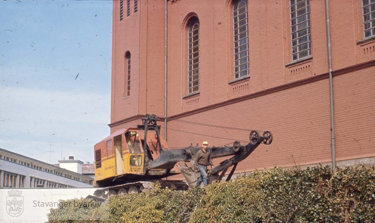 St. Petri plass..Gravearbeid ved Petri kirke