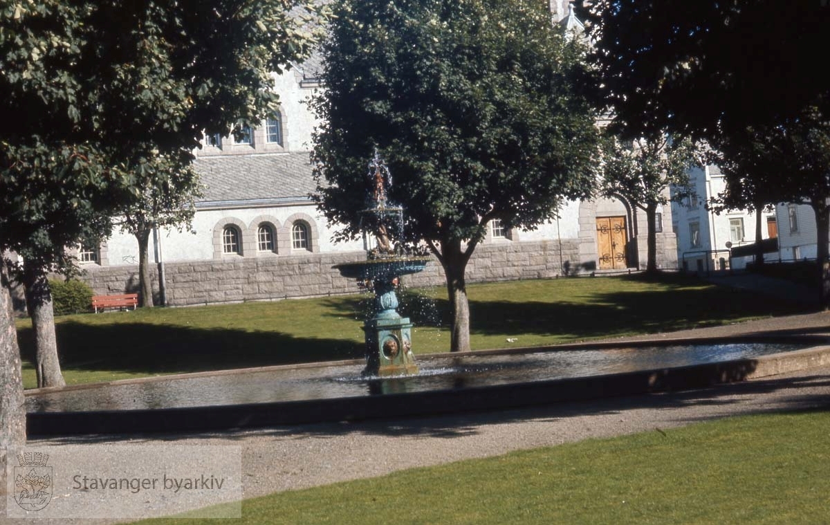 Johannesparken med fontene .Østre bydel