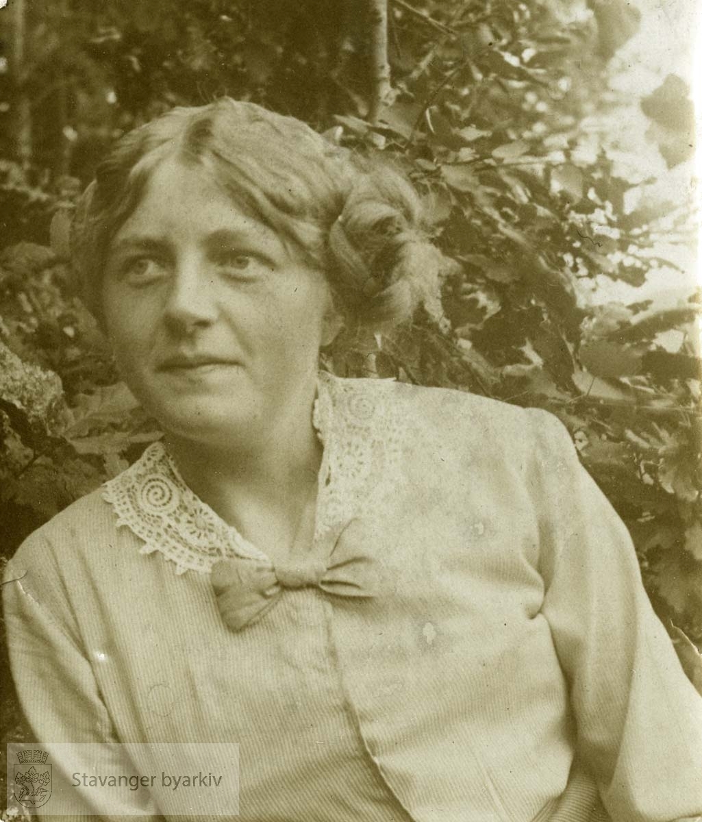 Portrett av ung dame