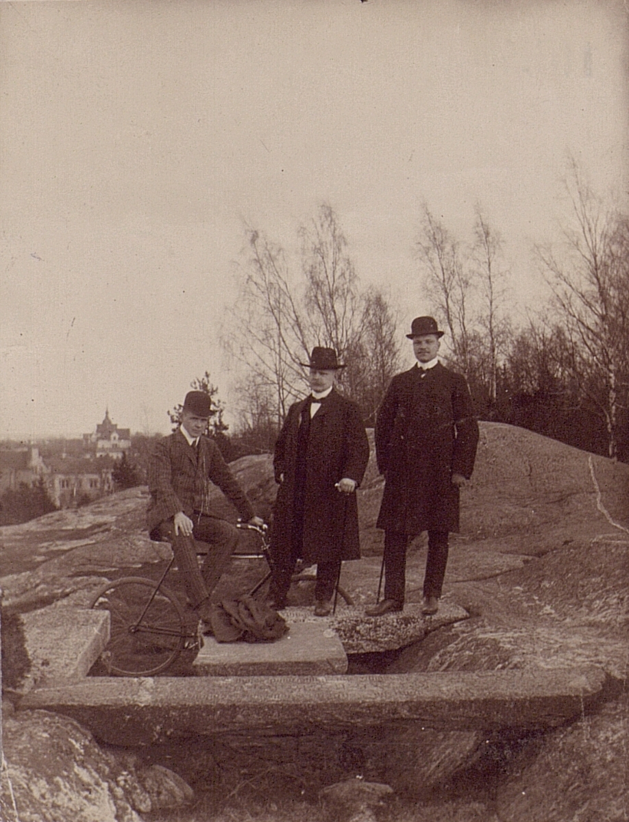 Ass. Jonsson, Andersson, Öberg omkring 1908.