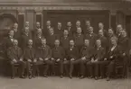 Örebro. Telegrafverkets Ingenjörsförening. Konstituerande möte år i Örebro 1908. Översta raden fr.v. Uddén, Wallin, Hedén, Peilitz, Blixt, Sallander, Litström, Moberg, Lundgren och Stenhorn.  Mellersta raden: Betulander, Lindahl, Borgman, E Olsson, Avén, Breimer, Nilsson, Öhnell, Carlgren och N Holmgren.  Sittande: N Ström, Celion, Bennet, Samberg, Egnér, Ekeberg, Lutteman, och H Olsson.