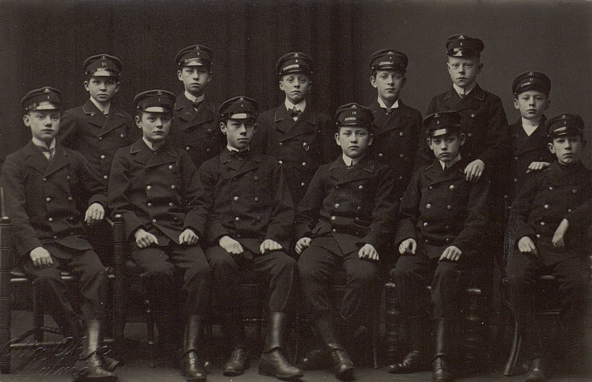 Malmö Telegrambärare år 1902. (2:dra fr. höger i andra raden G Månsson. Sedermera ordf. i VRF).