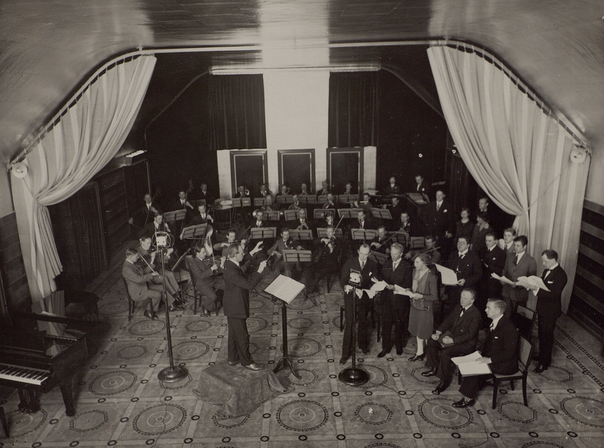 Stockholm. Stora studion vid Kungsgatan 8, avsedd för orkestermusik, år 1928.