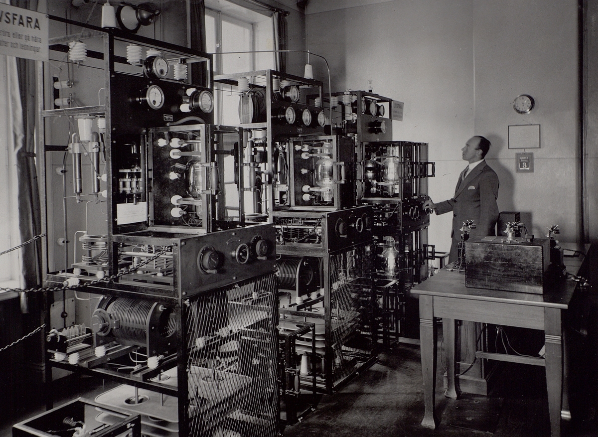 Stockholm. Interiör från rundradiostationen vid Brunkebergstorg. I drift åren 1925 - 30.