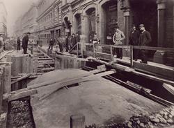 Kabelbrunn vid Allmänna Bolagets hus nr 30 med ledningar mot