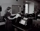 Stockholm. Telegrafstation, Skeppsbron 2. Teleprinter på Radiocentralen (Sign. Bnn). Omkring 1950.