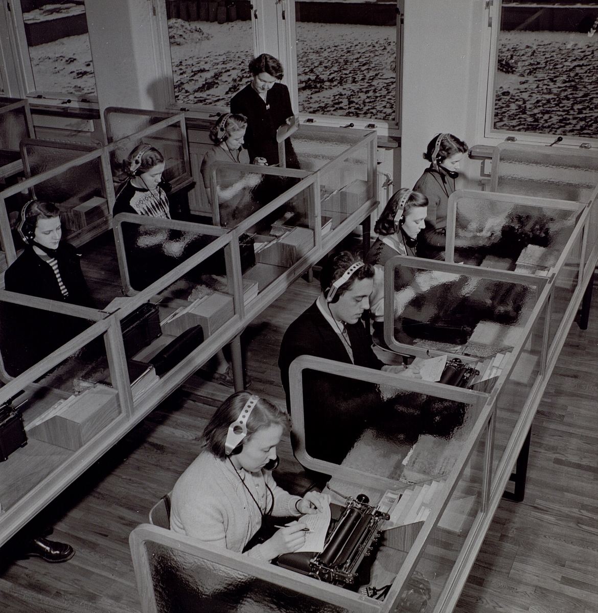 Telegramtelefoneringssalen, Teleskolan, 1 tr i långhuset.