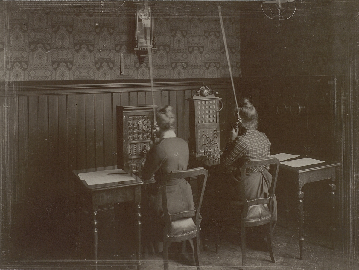 Drammen, Norge, 1898. LME. Trunkväxel. Telefonstation. Interiör.