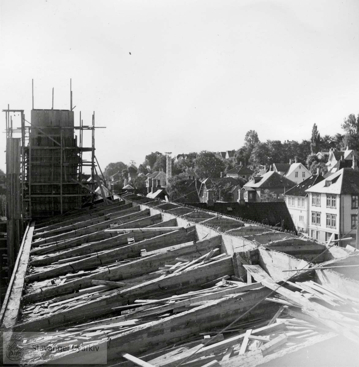 Bygging av ny brannstasjon, "Brannvakten". Fotografiet står i et album..Lagårdsveien.