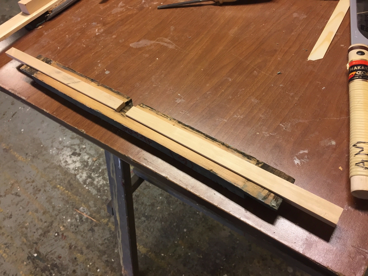 Forpakterbolig fra Løten prestegård i to etasjer med loft. Laftet tømmerbygning med panel, rødmalt. Saltak med teglstein. Bygningen har to inngangsdører og 25 vinduer inklusive et lite i hver ende av loftet. Bygningen hviler på en svært lav og dårlig murt ringmur. 