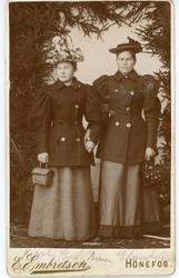 To unge damer, Kirsti Amundsdatter Eid og Anne Eriksdatter E