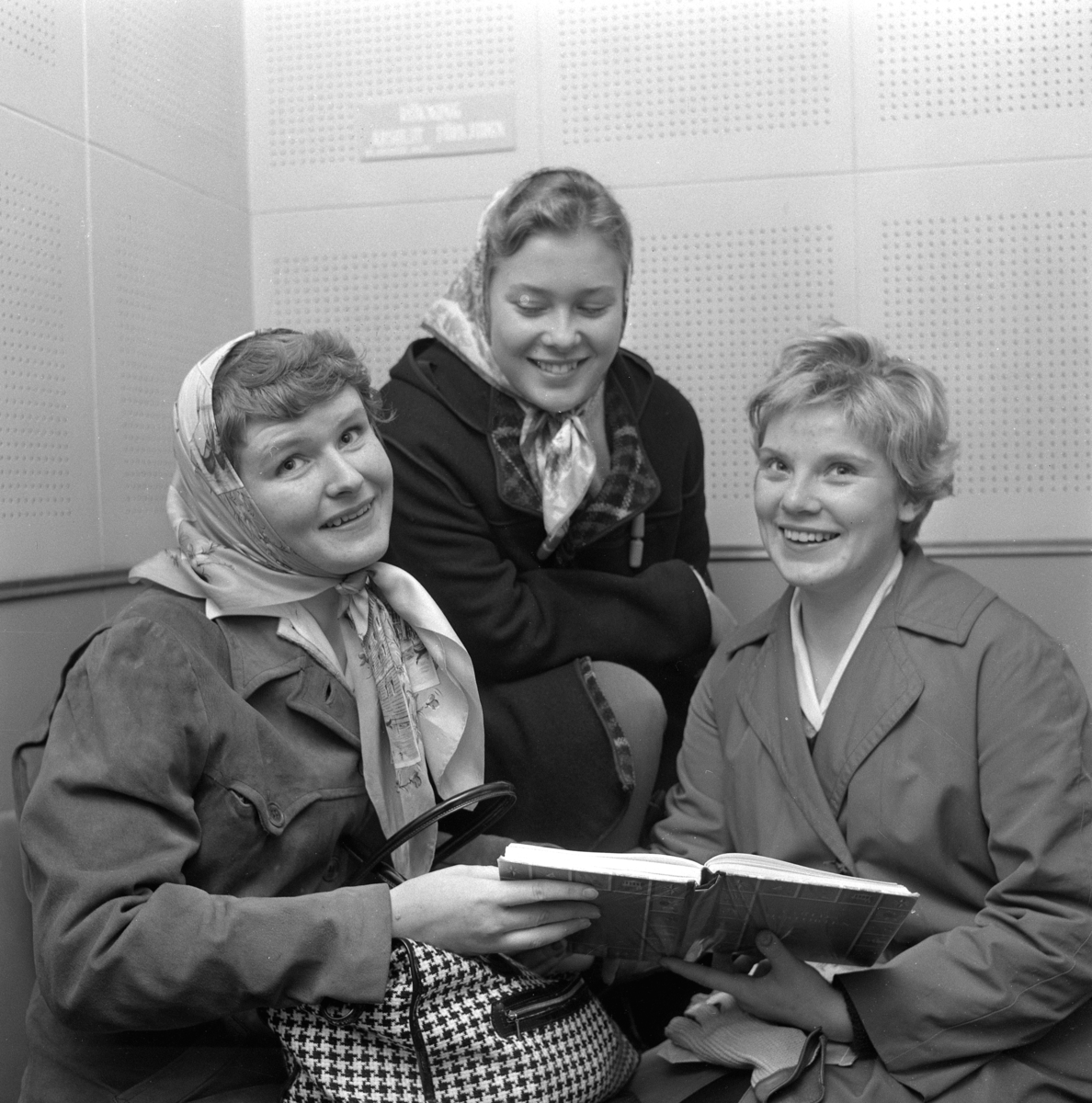 Lanthushållsmödrar.
5 november 1958.