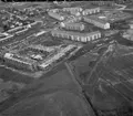 Byggnummer. Flygbilder. 
12 november 1958.
Byggnation av Tybble (Drakenbergsgatan).