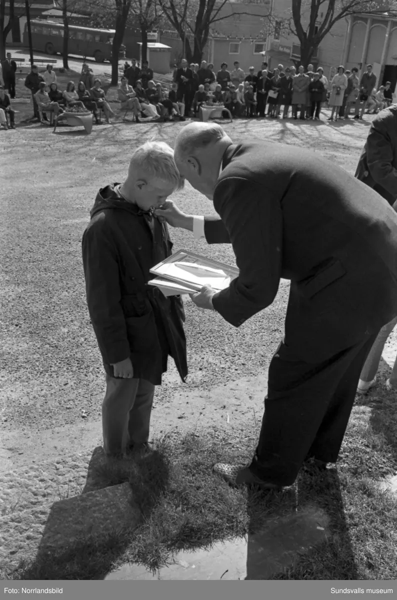 Skolornas rikstävling i trafikkunskap. Prisutdelning i Folkets park och vinnaren heter Lars Davidsson.