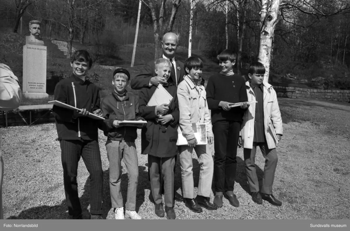 Skolornas rikstävling i trafikkunskap. Prisutdelning i Folkets park och vinnaren heter Lars Davidsson.