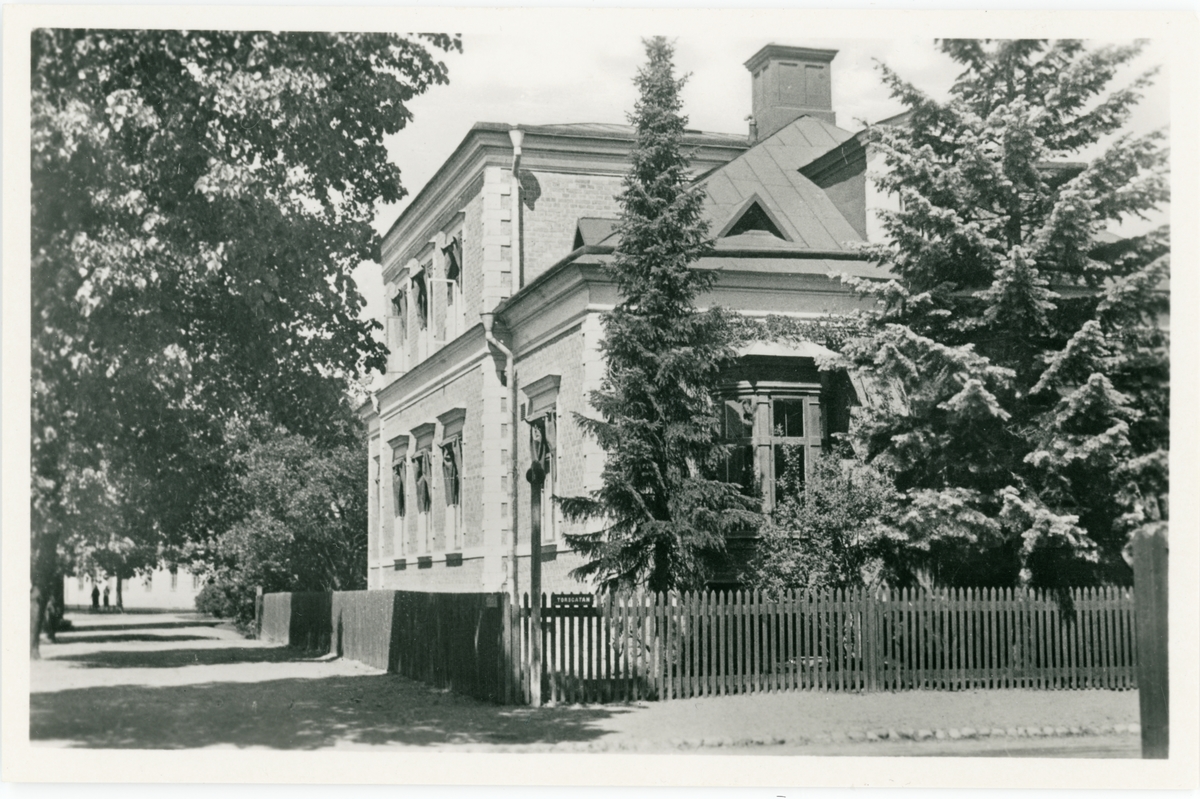 Vykort - Villa Isola, kvarteret Valhall i stadsdelen Luthagen, Uppsala 1900-tal