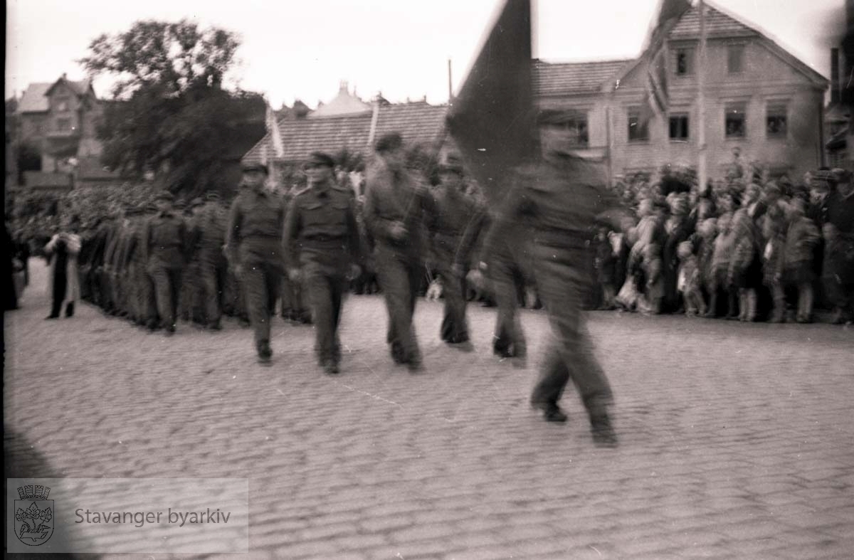 Russiske krigsfanger marsjerer i sentrum.Frigjøringen.Frigjøringsdagene.Fredsdagene 1945.