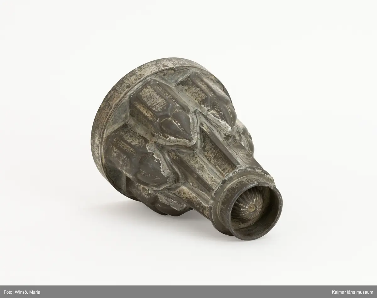 KLM, 28437:51, Glassform, av plåt, förtennad. Tornformad, botten cirkelrund, däröver sex uddar.