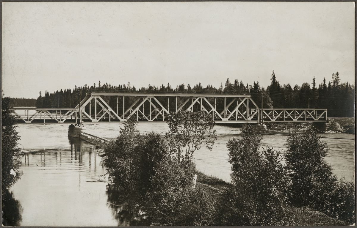 Fackverksbro för Inlandsbanan över Faxeälvens gren 4.