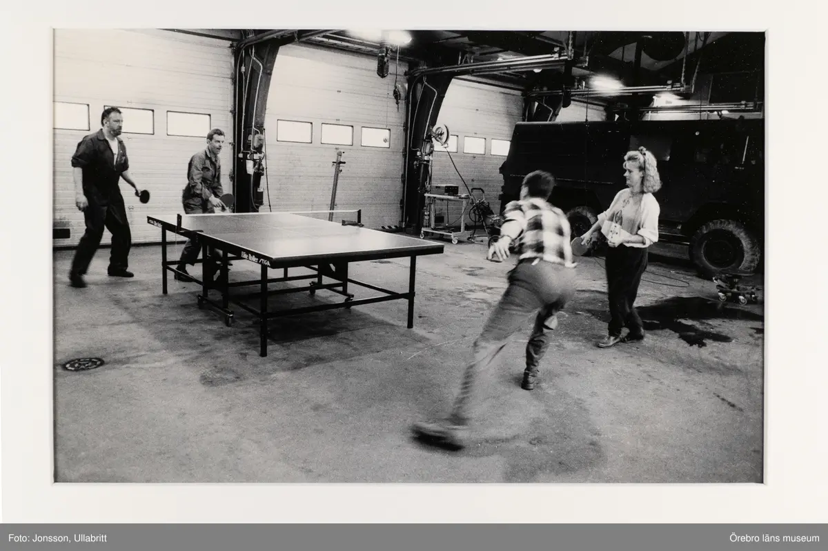 År 1992 skulle tre infanteriregementen i Sverige lägga ner sin grundutbildning av värnpliktiga. I3 var ett av de drabbade. I december 1991 upphörde den mesta utbildningen. Endast depåkompaniet fortsätter sin utbildning av värnpliktiga år 1992 ut.
1991 fick fotograf Ulla-Britt Jonsson uppdraget att utföra en fotografisk dokumentation av verksamheten på regementet.
Dokumentationen finns i boken ”Verksamheten på regementet i3 Örebro år 1991” ISBN 91-630-1059-3

