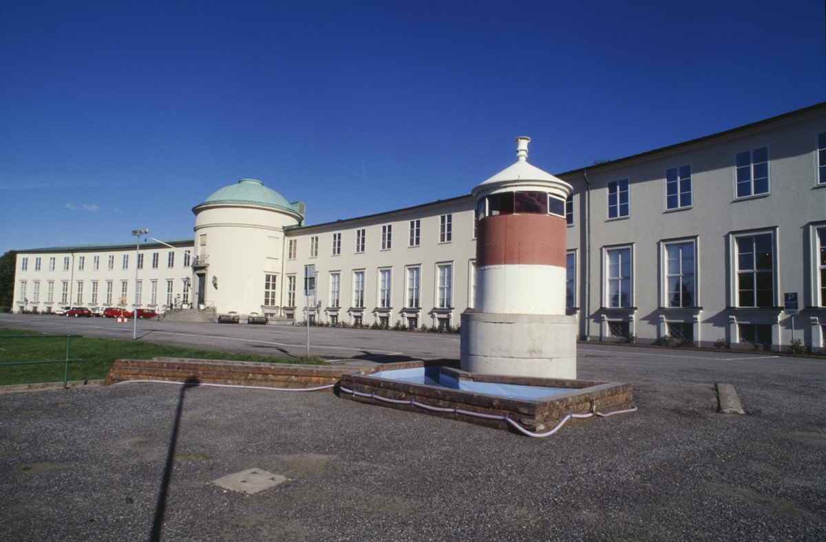 Fyrkuren från Brödstyckets fyr framför Sjöhistoriska museet.