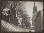 Helga Trefaldighets kyrka och Uppsala domkyrka från Drottninggatan