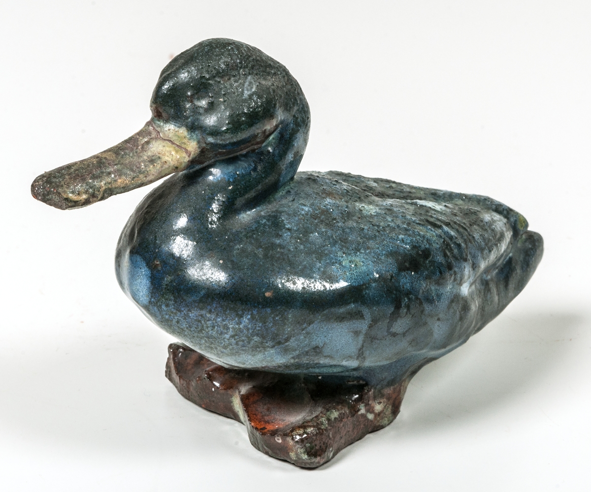 Figurin, and, blågrön glasyr, lergods, formgiven av Märta Willborg, 1930-talet.