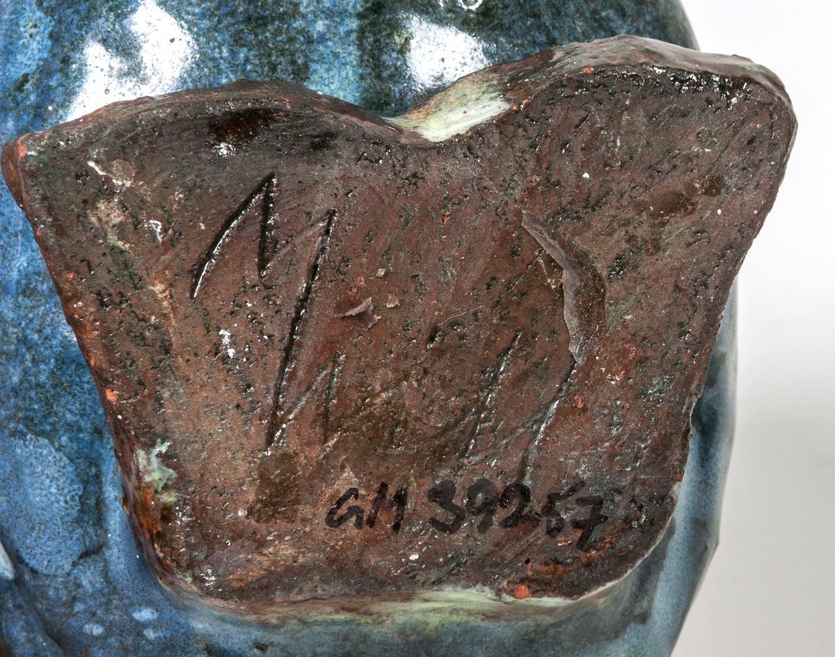Figurin, and, blågrön glasyr, lergods, formgiven av Märta Willborg, 1930-talet.