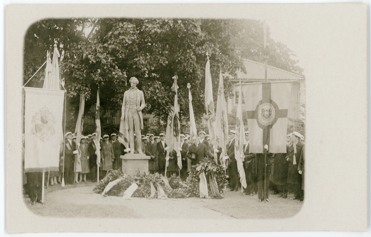 Vykort - Prins Gustafs statys avtäckning i parken framför Carolina Rediviva, Uppsala 17 september 1927