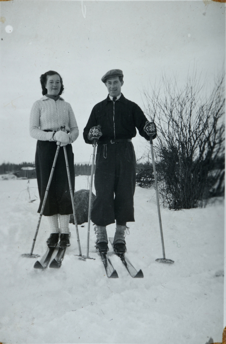 Marie Engen og Håkon Holen, skitur.