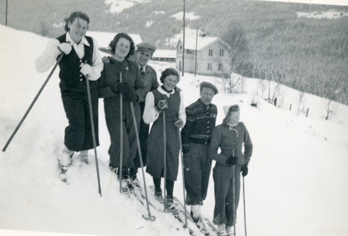 Gruppe frå v.Anne Brekke,Kari Golberg,Pederm Rustberggard,Anna Golberg,Ola Slettemoen og Ingebjørg Brekke.