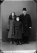 Familjen Borg i ytterkläder, Östhammar, Uppland 1931