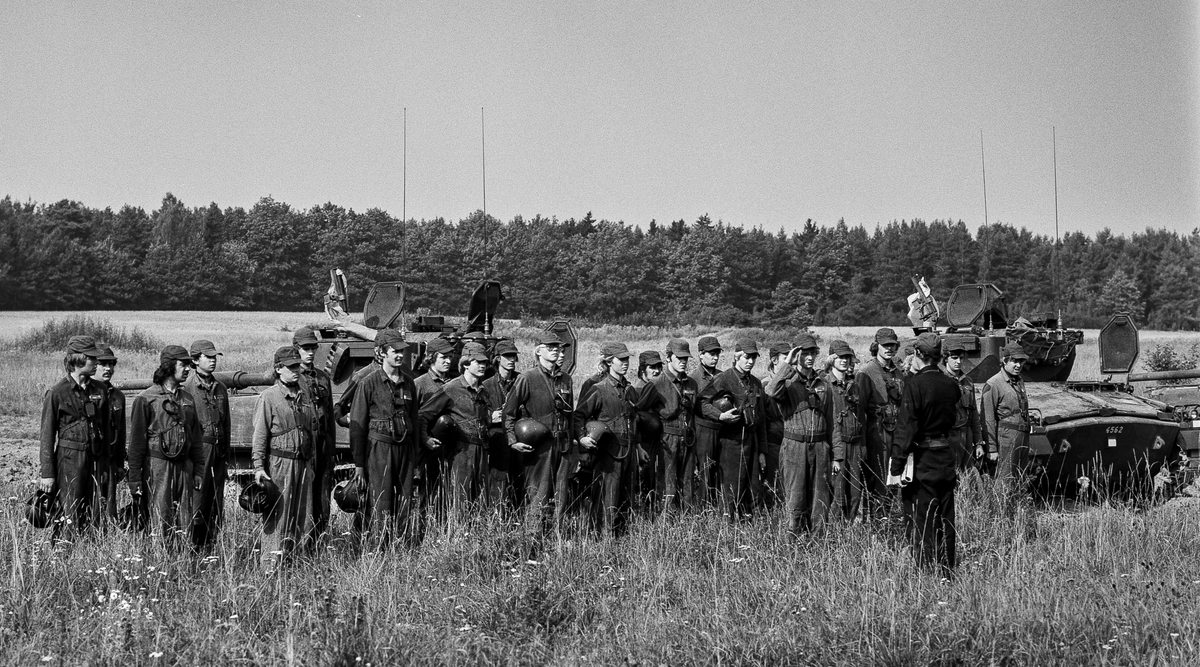 Övningsfältet 1978

Grundläggande förarutbildning på Ikv 91.
Övningsledare är löjtnant Björn Andersson, senare Liljehag.