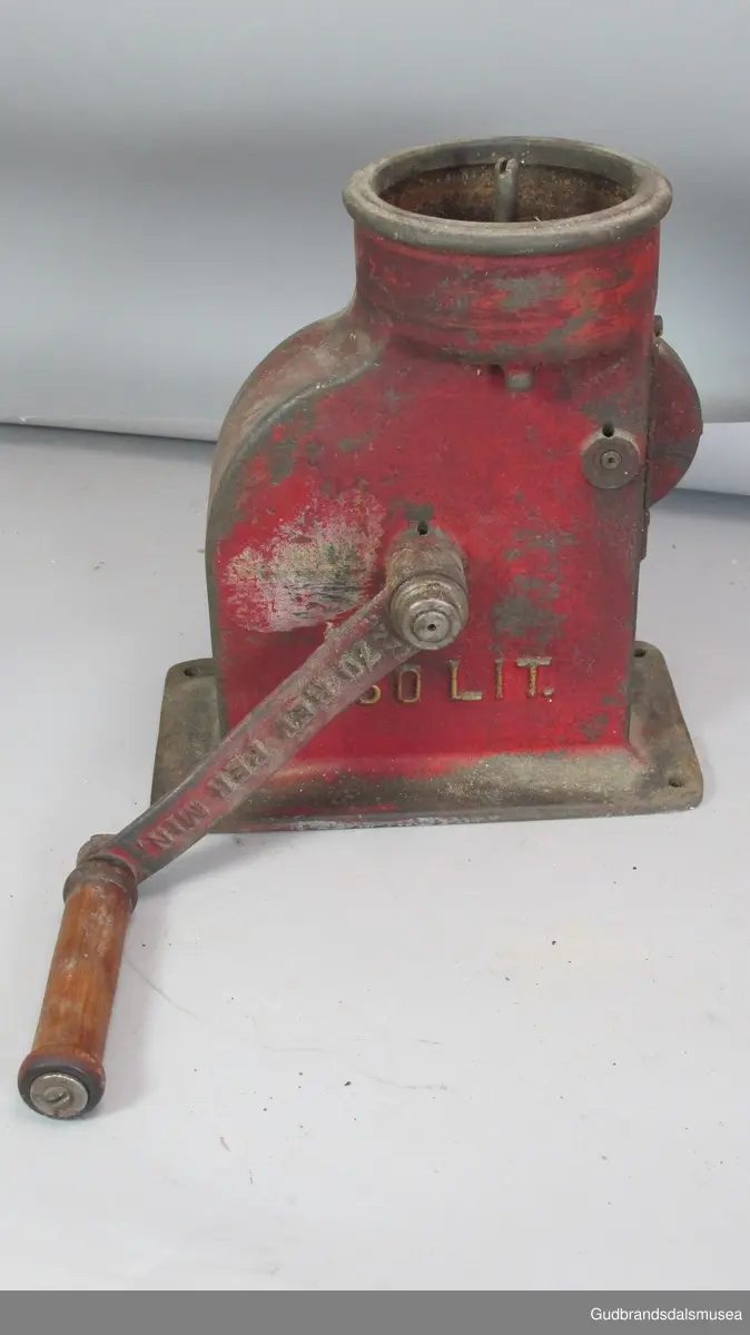 Separator - bare motorhuset med sveiv. Kolle og kule er ikke med. Drives med håndsveiv.