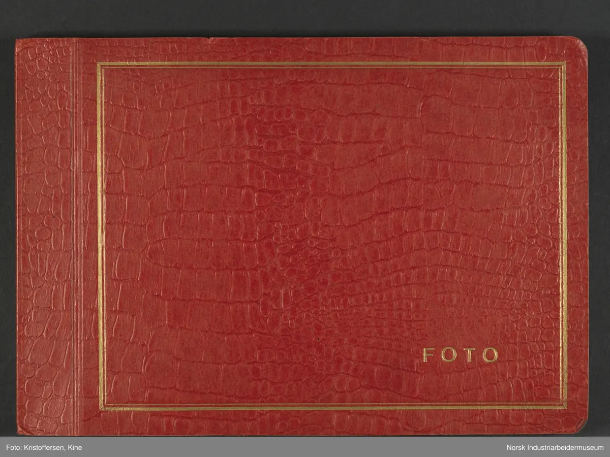 Fotografiene viser bilder av ødeleggelsene etter bombinga av Vemork 16. november 1943.