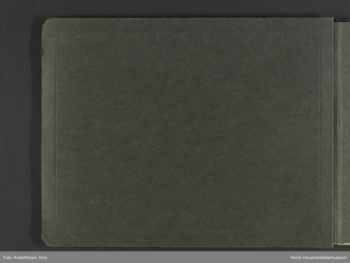 Fotografiene viser bilder av ødeleggelsene etter bombinga av Vemork 16. november 1943.